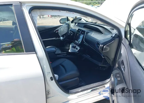 2017 Toyota Prius Four Touring z USA, uszkodzony, nr VIN JTDKARFU4H3034926